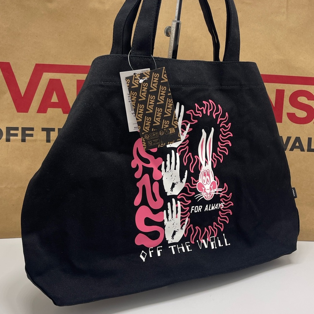 Vans Campus Tote Bag Black/Pink Snap closure With Inside Pocket VN000HE9BLK
NWT
